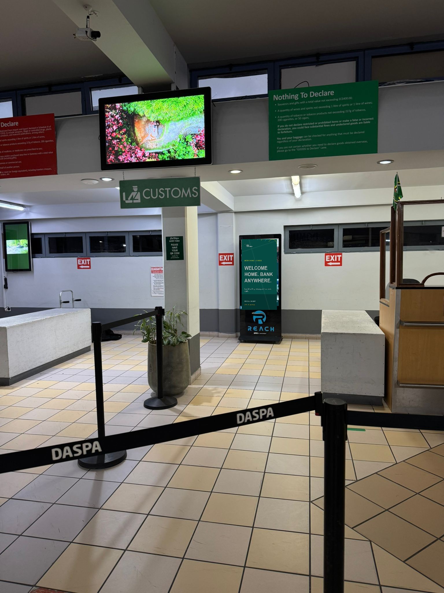 Reach Media airport screen concept